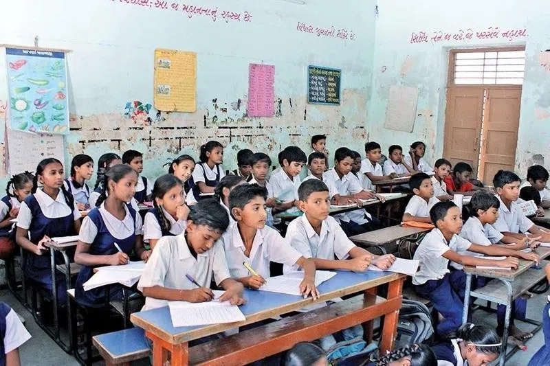 குஜராத்தில் 9,442 வகுப்பறைகள் பற்றாக்குறை
