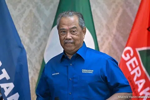 முகைதீன் யாசின்.