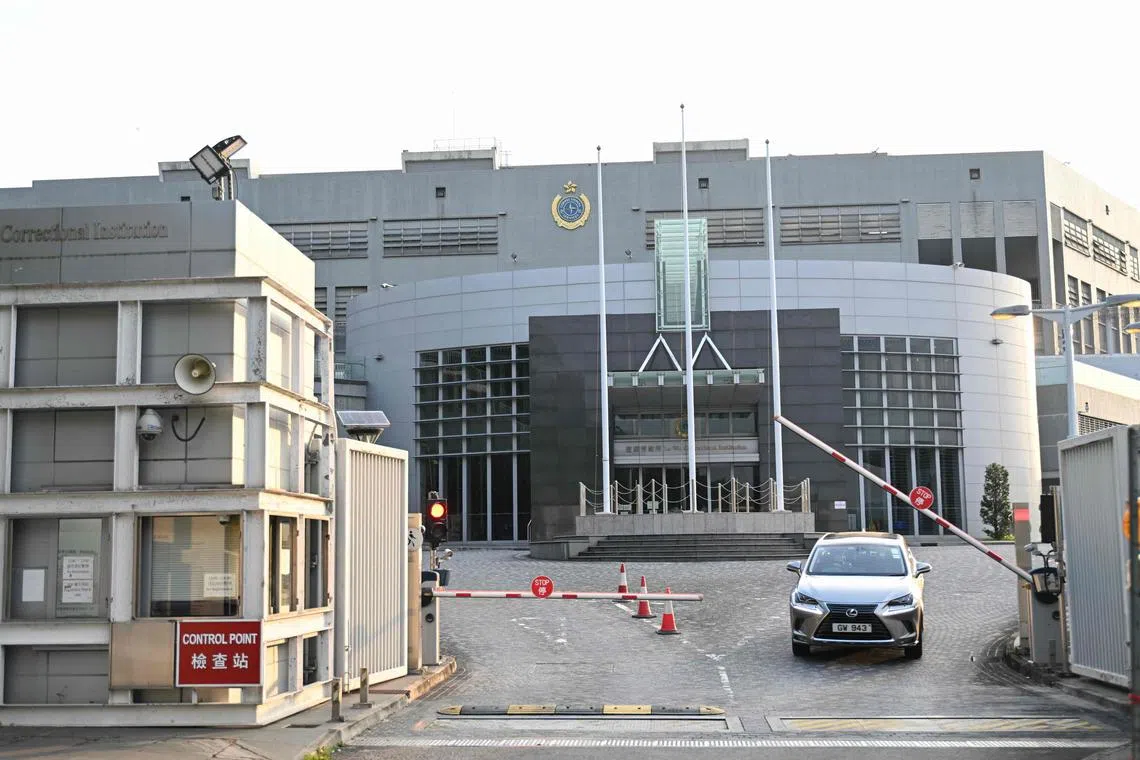 ஜனநாயக ஆதரவு நாடாளுமன்ற உறுப்பினர்களை விடுவித்த ஹாங்காங்