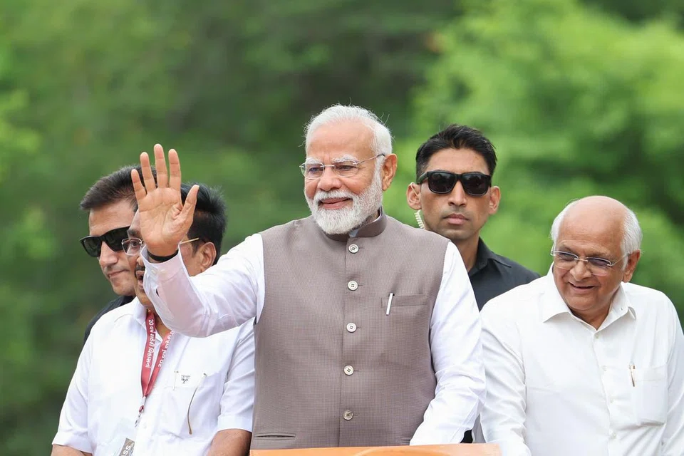 குஜராத்தில் நான்கு நாள்களுக்குச் சுற்றுப்பயணம் மேற்கொண்டுள்ளார் பிரதமர் மோடி.