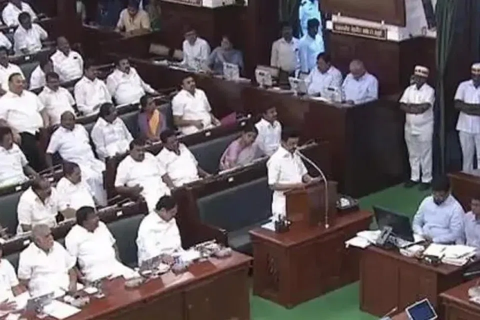 மீண்டும் நிறைவேற்றப்பட்ட 10 மசோதாக்களில் 2 அதிமுக ஆட்சியில் ஏற்கெனவே நிறைவேற்றப்பட்டவை.