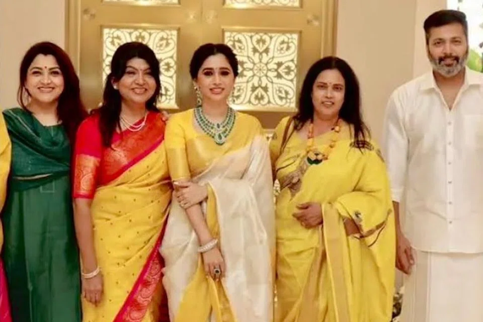 (இடமிருந்து வலமாக) குஷ்பு, சுஜாதா, ஆர்த்தி, பிருந்தா, ஜெயம் ரவி.