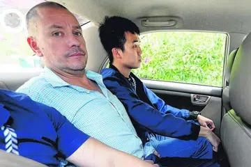 ஸ்பாட்டிஸ்வுட் பார்க் ரோட்டில் இருக்கும் 35 மாடிகள் கொண்ட அந்த கொண்டோமினியத்தில் கருவி ஒன்றைக் கொண்டு திருவாட்டி மனிஷா எனும் பெண்ணைக் காயப்படுத்தியதாக  காணொளி வாயிலாக நீதிமன்றத்தில் முன்னிலையான 47 வயதான கோஸ்லிங் மீது குற்றம் சாட்டப்பட்டது. கோப்புப்படம்: ஸ்ட்ரெய்ட்ஸ் டைம்ஸ்