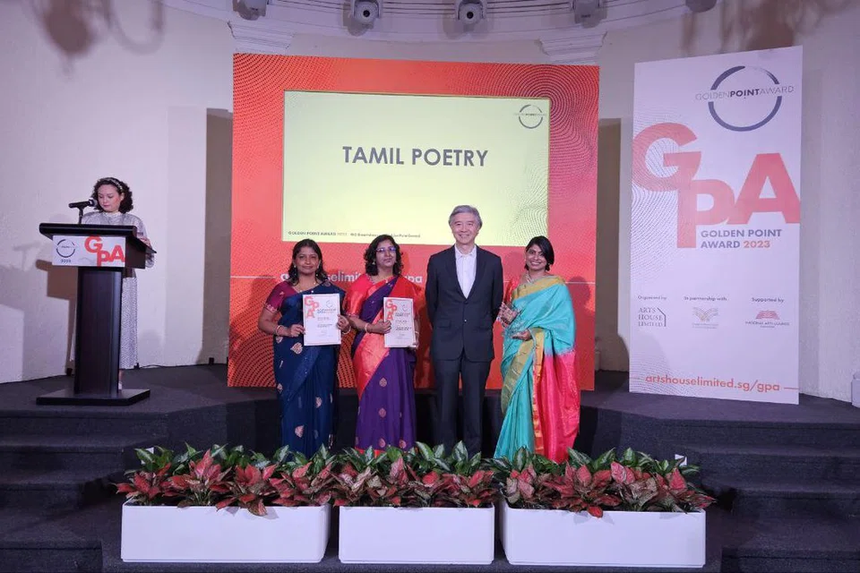 தமிழ் கவிதைப் பிரிவில் இவ்வாண்டு தங்க முனை விருதினை பெற்றவர்கள்.
