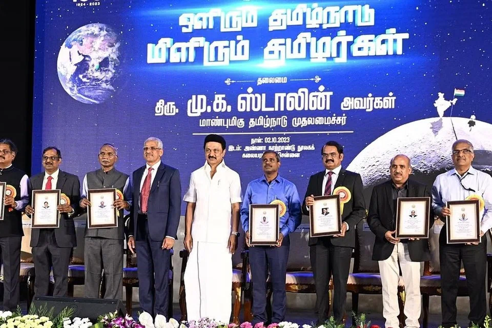 நிகழ்ச்சியில் பங்கேற்ற விஞ்ஞானிகள்.