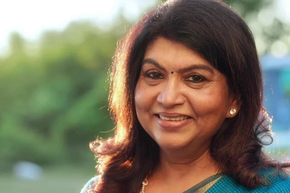 ஆர்த்தியின் அம்மா சுஜாதா விஜயகுமார். 