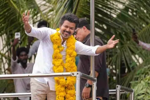 தவெக தலைவர் விஜய்.