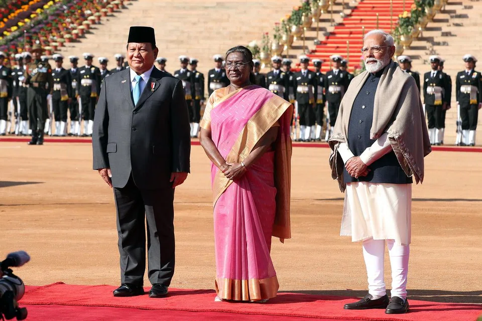 புதுடெல்லி அதிபர் மாளிகையில் இந்தோனீசிய அதிபர் பிரபோவோ சுபியாந்தோவுக்கு அளிக்கப்பட்ட வரவேற்பில் இந்திய அதிபர் திரௌபதி முர்மு, பிரதமர் நரேந்திர மோடி.