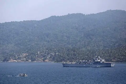 உலகின் மிக நெரிசலான, குறுகலான கடற்பகுதிகளில் இதுவும் ஒன்றாகும். 