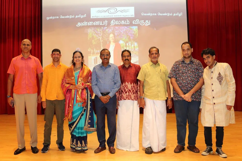 அன்னையர் திலகத்துக்கான விருது திருவாட்டி ராமசாமி சித்ராவுக்கு வழங்கப்பட்டது.
