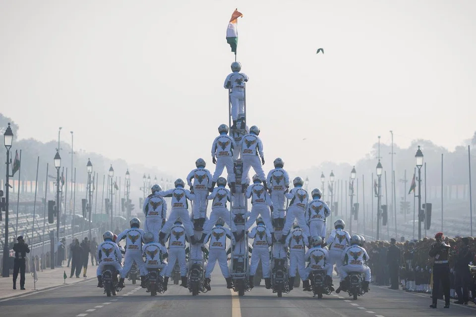 குடியரசு தின ஒத்திகையின்போது ராணுவ வீரர்கள் ஆக உயரமான மனிதக் கோபுரம் ஏற்படுத்தினர்.