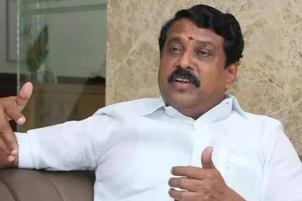 பாஜக வேட்பாளர் நயினார் நாகேந்திரன்.