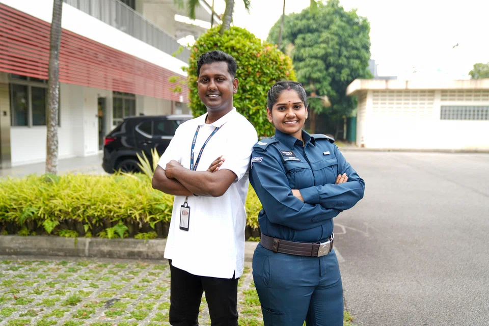 கையூட்டை நிராகரித்து நேர்மையை நிலைநாட்டியதற்காக, லஞ்ச ஊழல் புலனாய்வுப் பிரிவின் விருதுபெற்ற செர்டிஸ் துணைக் காவல் அதிகாரி (அமலாக்கம்) சுகீர்த்தா கலைவாணன், அமலாக்க அதிகாரி ஸ்ரீ சுதன் செல்லா.