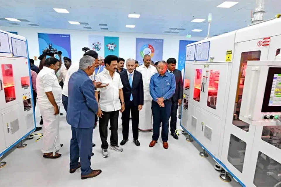 டாடா பவர் சோலார் நிறுவனத்தைப் பார்வையிட்ட தமிழக முதல்வர் ஸ்டாலின்.