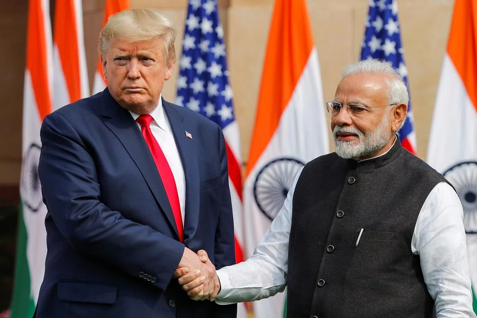 இந்தியா உட்பட பல நாடுகள் அமெரிக்காவுக்கு எதிரான தங்களுடைய வரிவிதிப்புகளைக் கைவிடப் போகின்றன என்கிறார் டிரம்ப்.