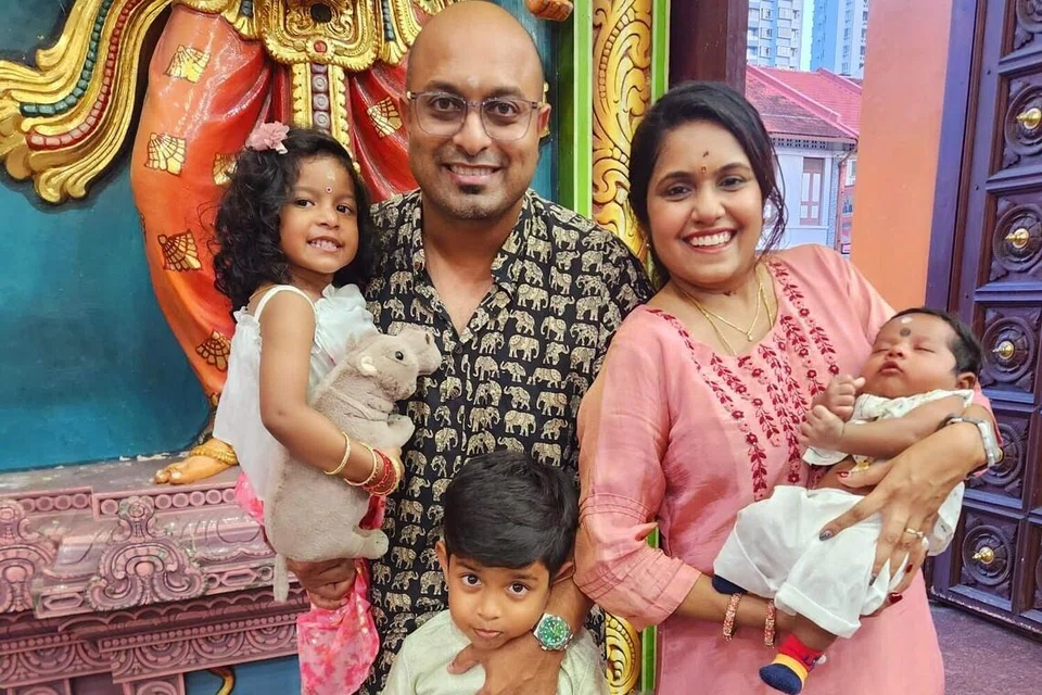 பிள்ளைகள் கொள்ளுப்பாட்டிகளுடனும் தாத்தா பாட்டிகளுடனும் நேரம் செலவிடுவதற்கு முக்கியத்துவம் அளிக்கின்றனர் திரு விஜயேந்திரன் கனகலிங்கம், திருமதி தர்ஷனாயினி கோவிந்தன் தம்பதியர்.