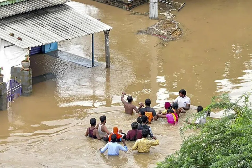 ஆந்திராவில் செப்டம்பர் மாதம் முதல் வாரத்தில் ஏற்பட்ட வெள்ளப்பெருக்கு.