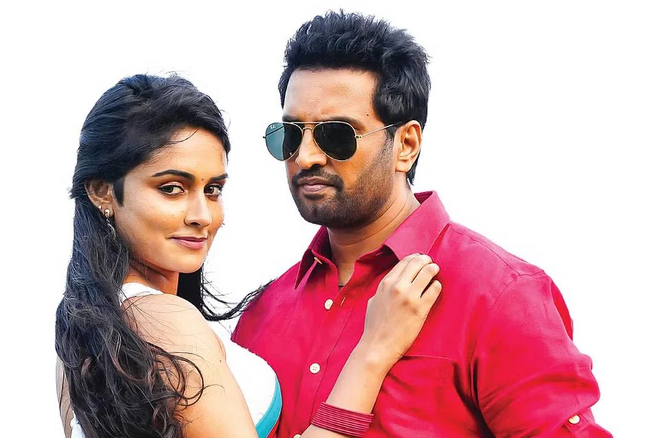 ‘இங்க நான்தான் கிங்கு’ படத்தில் சந்தானம், பிரியாலயா.