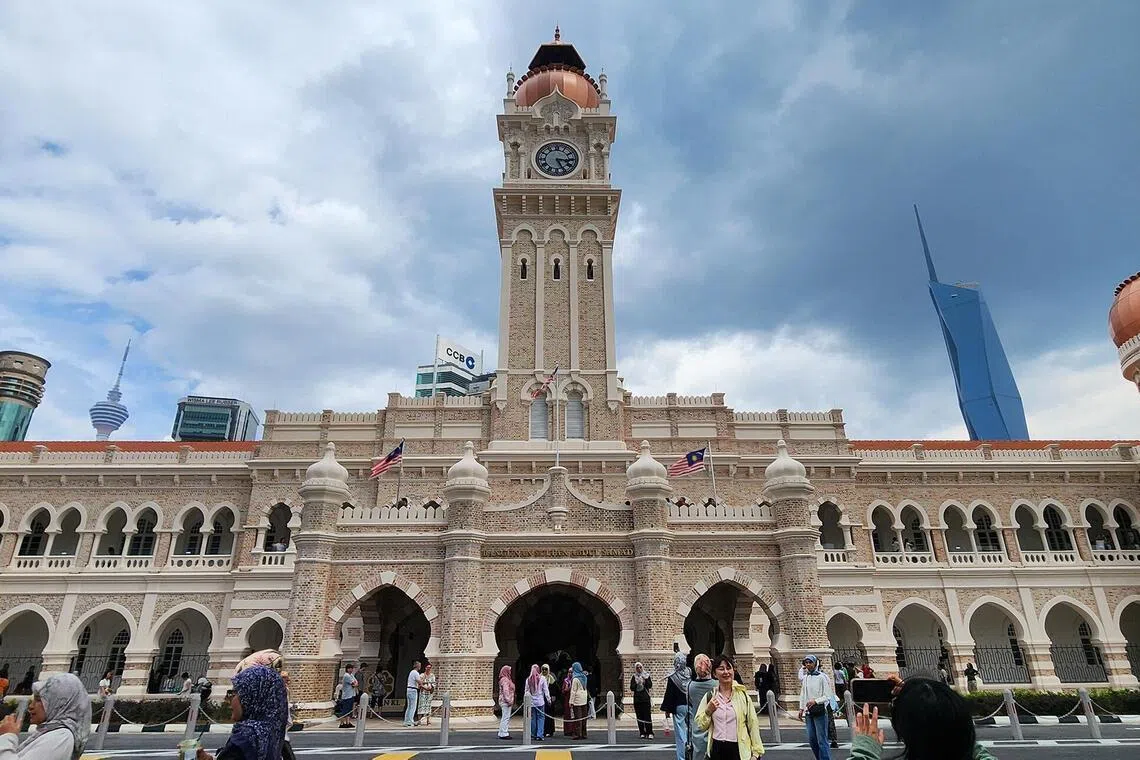 கோலாலம்பூரின் பிரிட்டி‌ஷ் காலனித்துவக் கட்டடங்களைக் காண அலைமோதும் கூட்டம்