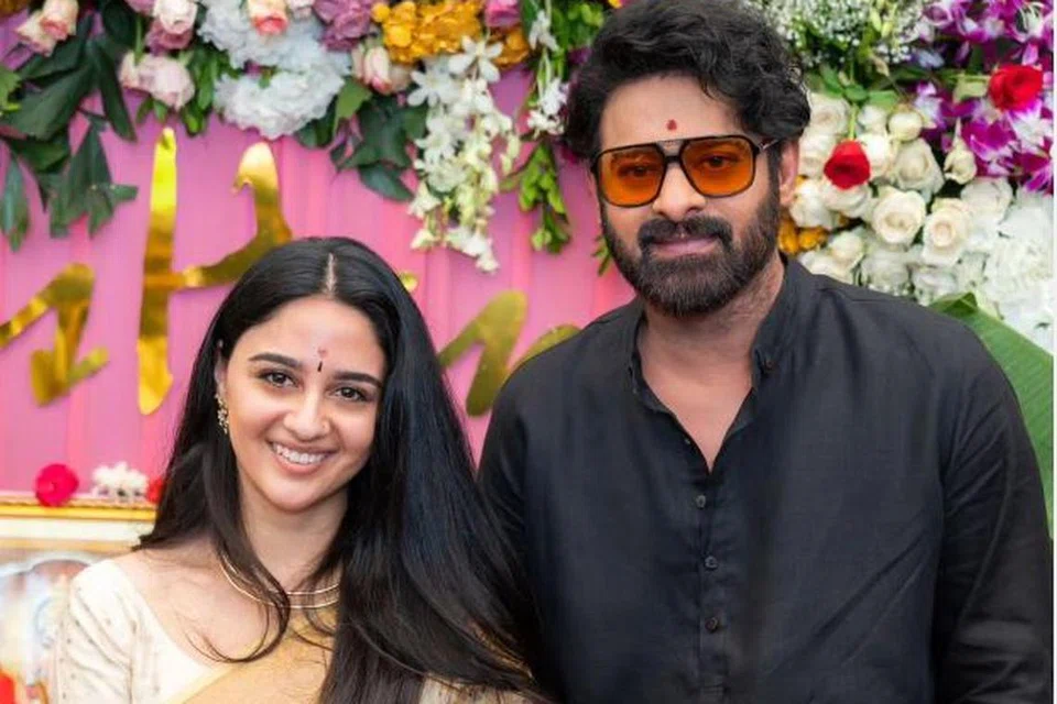படத்தில் பிரபாஸ் கதாநாயகனாக நடிக்கிறார். அவருக்கு நாயகியாக இமான்வி நடிக்கிறார்.
