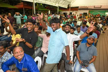 செம்பாவாங் பொழுதுபோக்கு மன்றத்தில் நடைபெற்ற தீபாவளிக் கொண்டாட்டத்தில் நூற்றுக்கணக்கான வெளிநாட்டு ஊழியர்கள் கலந்துகொண்டனர்.