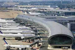 பிரெஞ்சுத் தலைநகர் பாரிசில் உள்ள விமான நிலையம்.