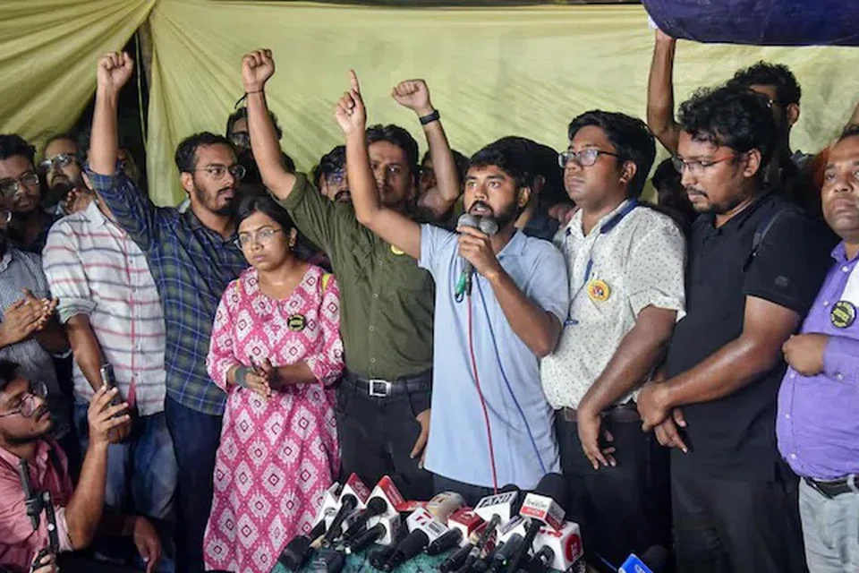 நிறைவேற்றப்படாத கோரிக்கைகள் குறித்து மேலும் பேச்சுவார்த்தை நடத்தப்பட வேண்டுமென மம்தா பானர்ஜி அரசை அணுக உள்ளதாக பயிற்சி மருத்துவர்கள்  தெரிவித்துள்ளனர்.