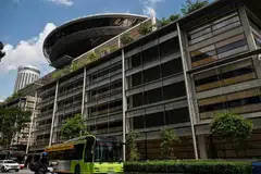 வெளிநாட்டு ஊழியர் வேலை நியமனச் சட்டத்தின்கீழ் தம்மீது சுமத்தப்பட்ட குற்றச்சாட்டை எதிர்த்து 44 வயது திருவாட்டி அல்கா மேல்முறையீடு செய்திருந்தார்.