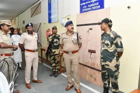 வாக்குப்பதிவு இயந்திரங்கள் 24 மணி நேரமும் கண்காணிக்கப்படுகின்றன.