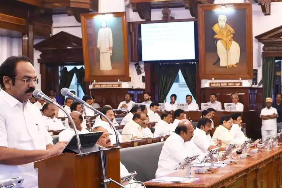 தமிழக சட்டமன்றத்தில் வரவுசெலவுத் திட்ட அறிக்கையைத் தாக்கல் செய்த நிதித்துறை அமைச்சர் தங்கம் தென்னரசு.