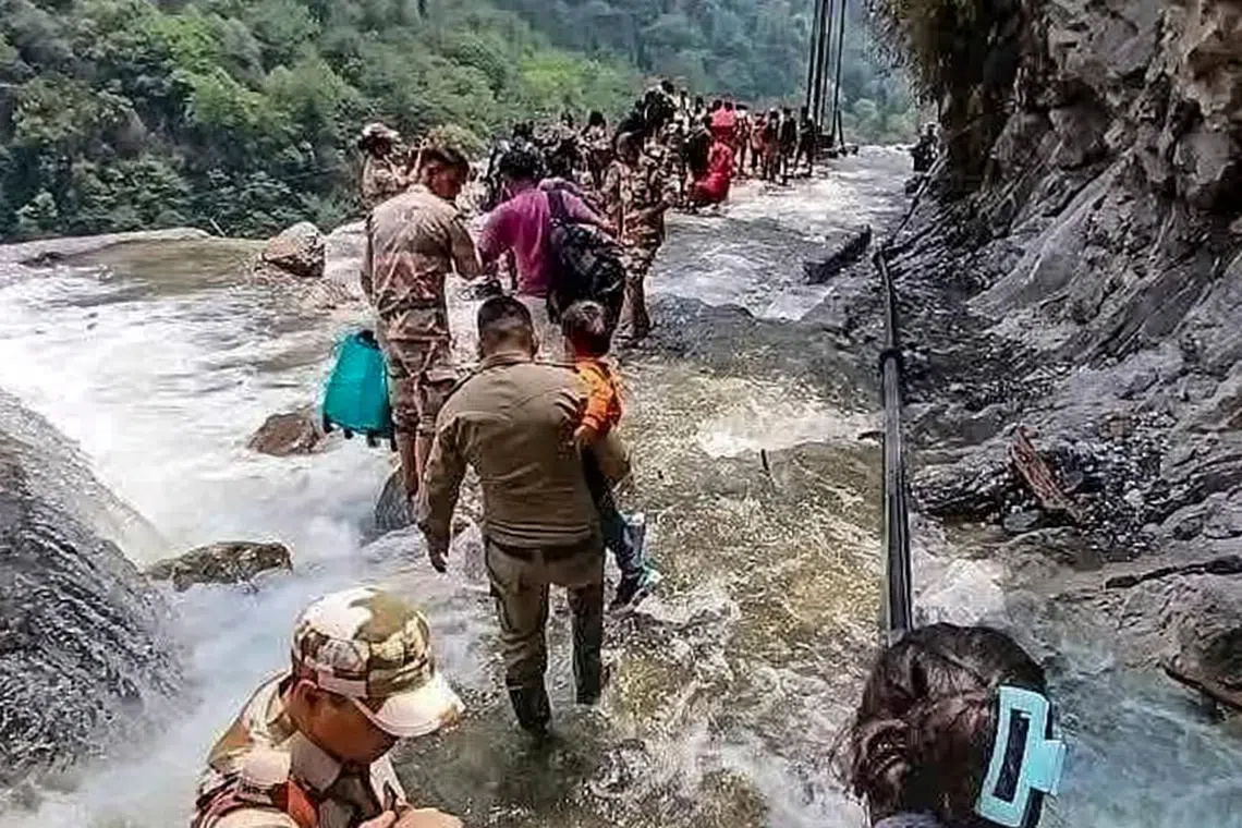 சிக்கிம் நிலச்சரிவில் மாட்டிய 1,000க்கும் மேற்பட்ட சுற்றுலாப் பயணிகள் மீட்பு