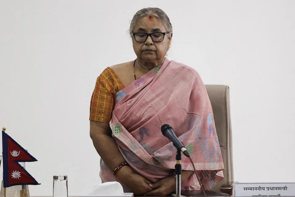 சிங்கா தர்பாரில் உள்ள முக்கிய அரசாங்க வளாகத்தில் அரசுக் கூட்டங்கள் தொடங்குவதற்கு முன்பு 73 வயது திருவாட்டி கார்கி தலைமையின்கீழ், ஆர்ப்பாட்டங்களில் மாண்டோருக்கு மரியாதை செலுத்தும் வகையில் ஞாயிற்றுக்கிழமையன்று (செப்டம்பர் 14) ஒரு நிமிட மௌன அஞ்சலி செலுத்தப்பட்டது.