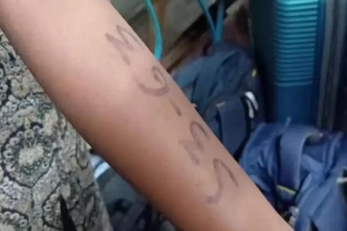 வேலை மோசடி; 56 இளம்பெண்களை ரயிலில் கடத்த முயற்சி