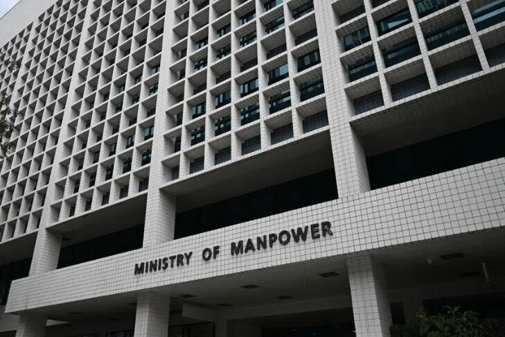 ஆண்டுதோறும் அனுமதியில்லாத வெளிநாட்டு ஊழியர்களை வேலைக்கு எடுத்த 420 நிறுவனங்கள் 