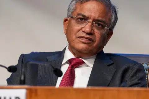 தற்போது காங்கிரஸ் நிர்வாகி அளித்த புகாரின் அடிப்படையில், நிலுவையில் இருந்த பழைய கோப்புகளை மீட்டெடுத்து விரிவான விசாரணை நடத்த மாநில உள்துறை அமைச்சர் ரமேஷ் சென்னிதலா லஞ்ச ஒழிப்புத்துறைக்கு உத்தரவிட்டுள்ளார்.
