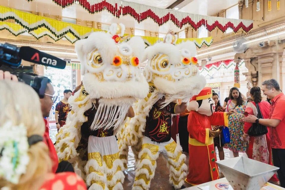 ஆலயத்தின் மத்திய சந்நிதியில் சிங்க நடனம்