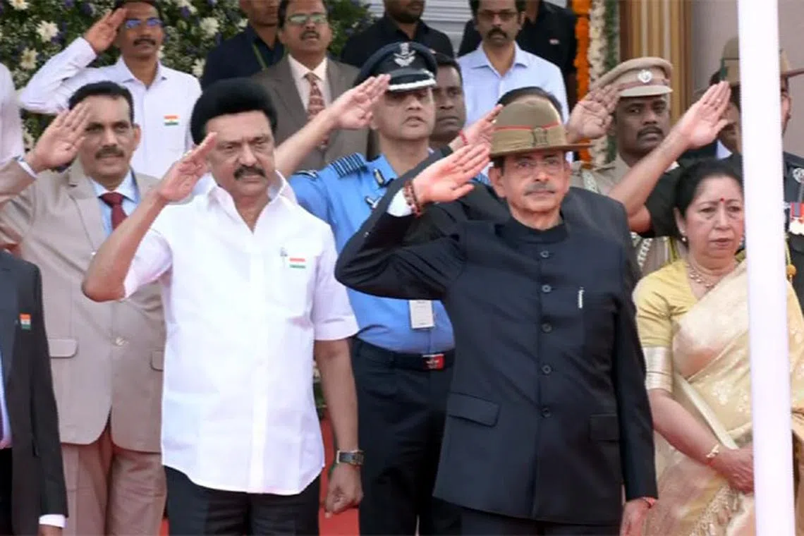 76வது குடியரசு தினம்: சென்னை மெரினாவில் மூவண்ணக் கொடியை ஏற்றினார் ஆளுநர் ஆர்.என். ரவி 