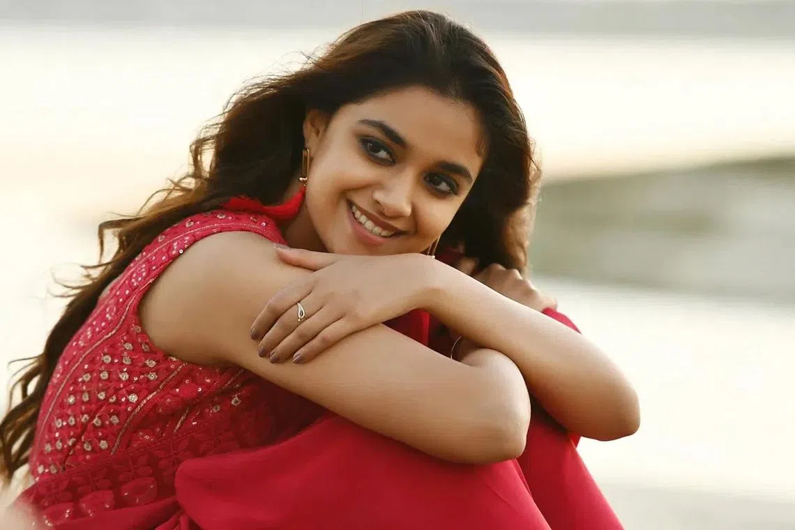 சாவித்திரி வேடத்தில் நடிக்க பயந்த கீர்த்தி சுரேஷ்