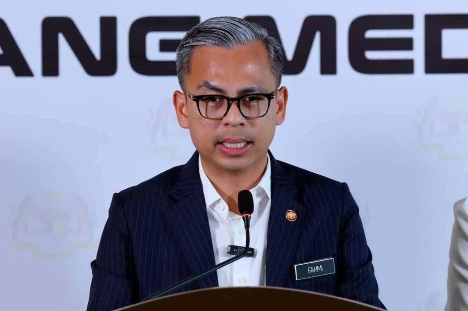 மலேசியாவின் சட்டம், ஒழுங்குமுறைக் கட்டமைப்புக்கு இணங்கிச் செயல்படுவதை உரிம விதிமுறைகள்  உறுதிசெய்யும் என்று அமைச்சர் ஃபஹ்மி ஃபட்சில் கூறியுள்ளார்.