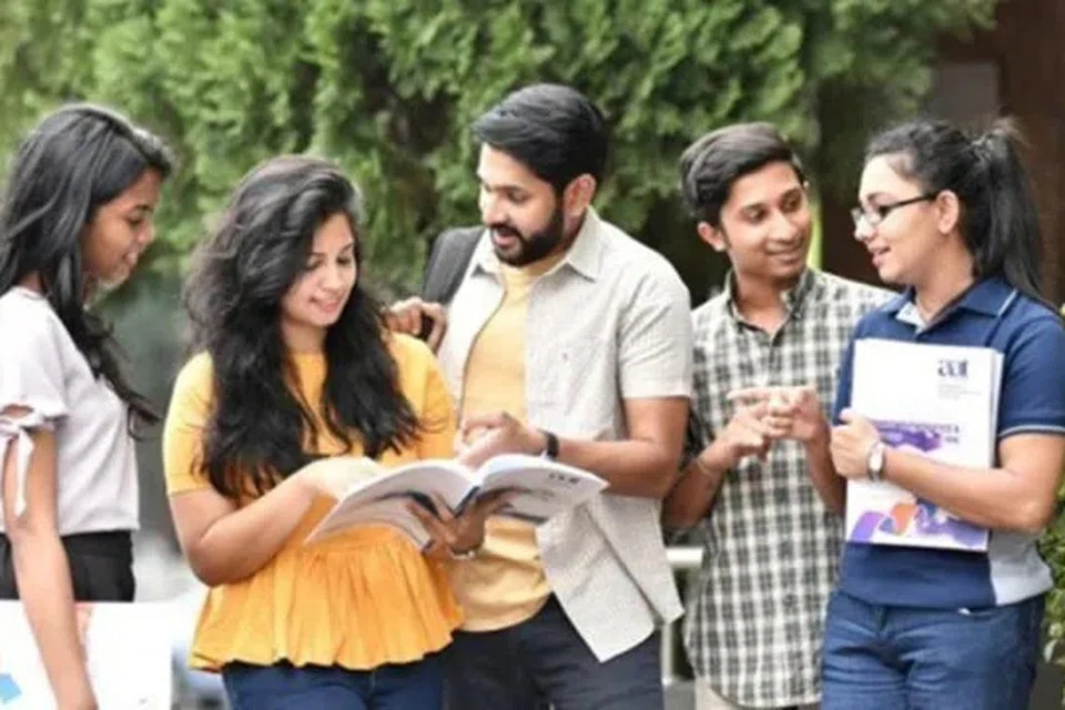 கனடாவில் கல்வி பயில விசா பெற்ற இந்திய மாணவர்கள் சிலர், அதனைப் பயன்படுத்தி கள்ளத்தனமாக அமெரிக்காவிற்குள் நுழைந்ததாகச் சொல்லப்படுகிறது.