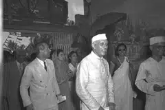 ஜவஹர்லால் நேரு அக்காலத்தில் சிஙகப்பூர் வந்திருந்தபோது எடுக்கப்பட்ட படம்.