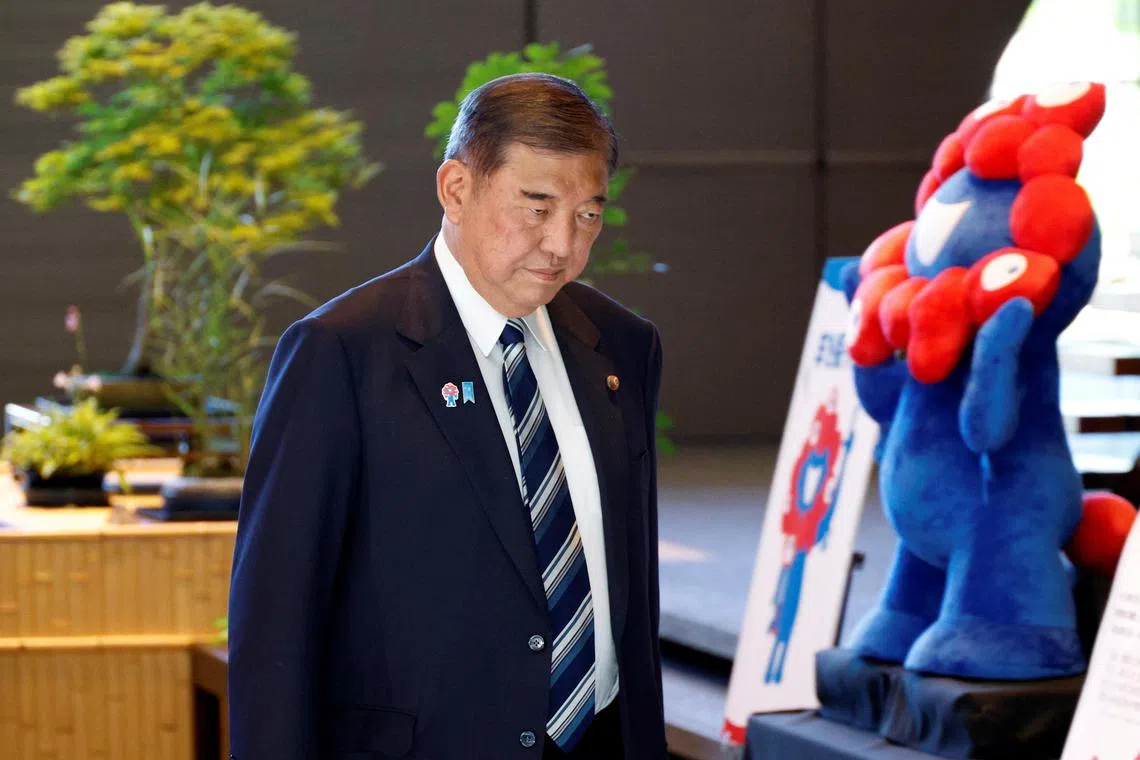 ‘பதவி விலகாதீர்’: இ‌ஷிபாவுக்கு எதிர்பாரா ஆதரவு