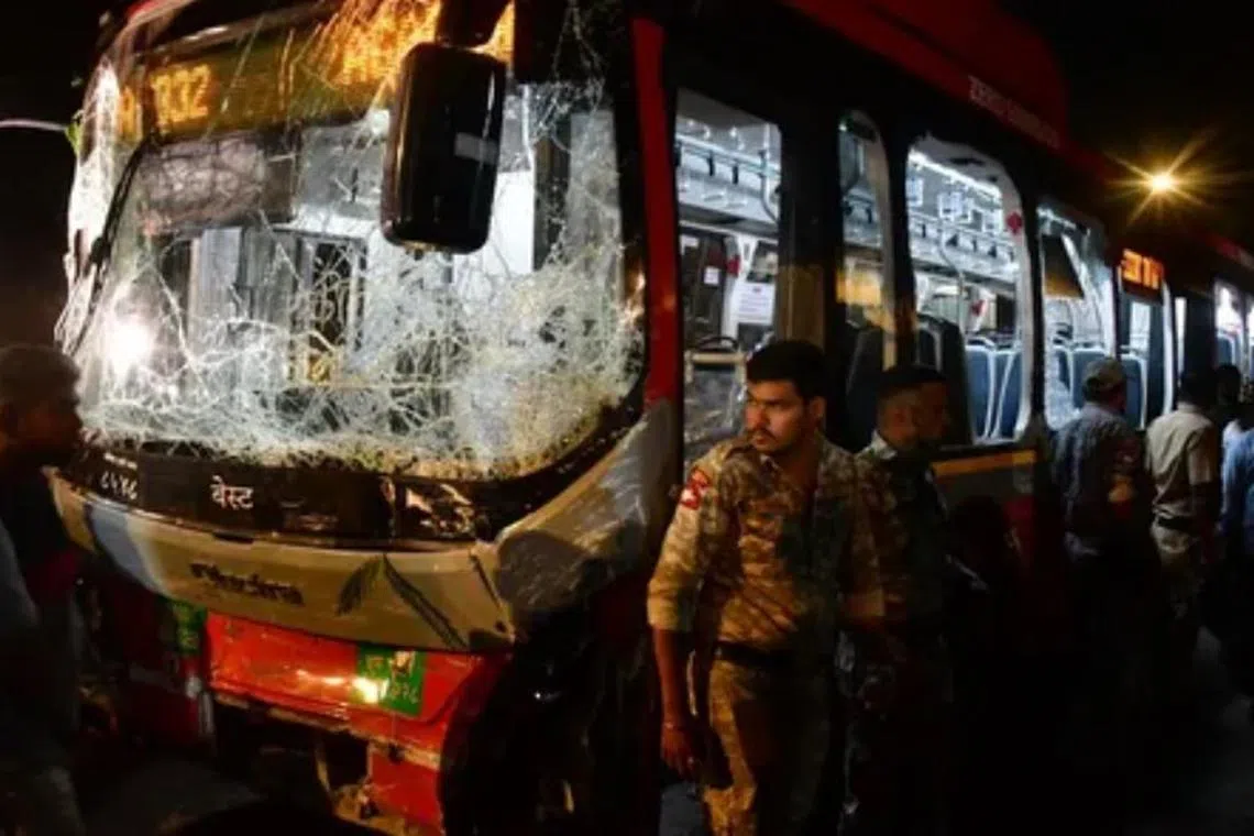 தறிகெட்டு ஓடிய ‘பெஸ்ட்’ பேருந்து: 40 வாகனங்களை இடித்ததில் 6 பேர் மரணம்