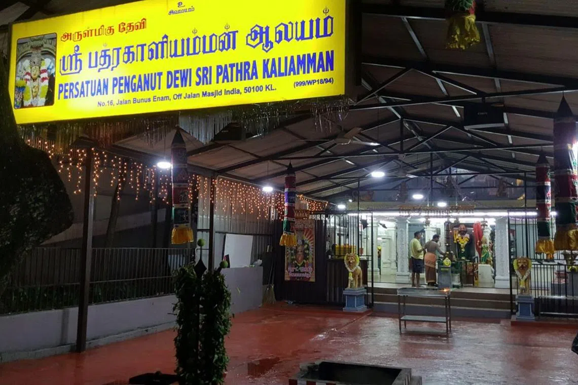 தேவி ஸ்ரீ பத்ரகாளியம்மன் கோயில் இடமாற்றம்: செலவை ஏற்றுக்கொள்ளும் நில உரிமையாளர்