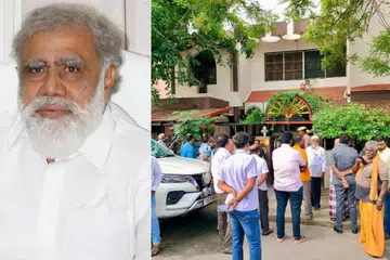 (இடமிருந்து) அமைச்சர் ஐ.பெரியசாமி, சோதனை நடவடிக்கை குறித்து தகவலறிந்து, அமைச்சரின் வீட்டின் முன் குவிந்த திமுக நிர்வாகிகள்.