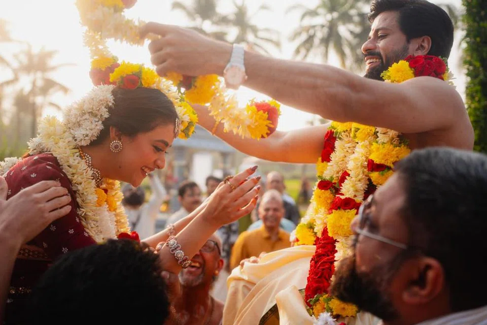 உறவினர்கள் நண்பர்கள், திரையுலகத்தினர் உள்ளிட்ட பலர் திருமணத்தில் கலந்துகொண்டனர்.
