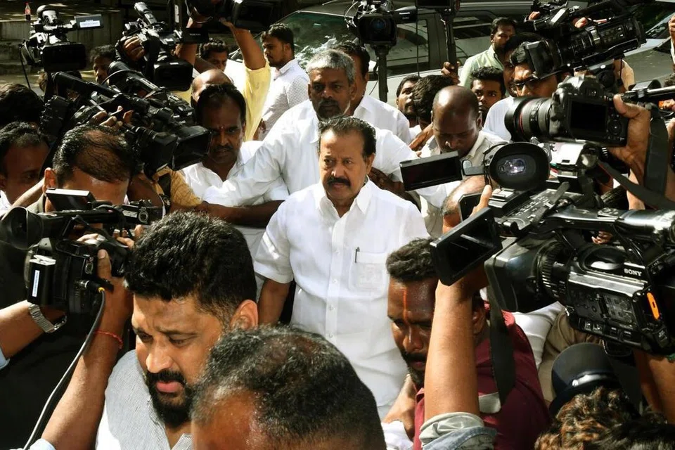 தண்டனையை எதிர்த்து மேல்முறையீடு செய்ய ஏதுவாக பொன்முடி, அவரது மனைவி இருவரின் தண்டனை 30 நாள்களுக்கு நிறுத்திவைக்கப்பட்டுள்ளது.