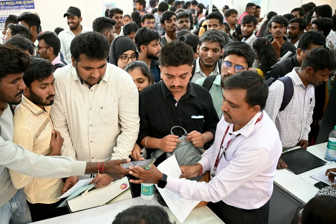 இந்தியாவில் வேலையின்மை விகிதம் குறைந்தது