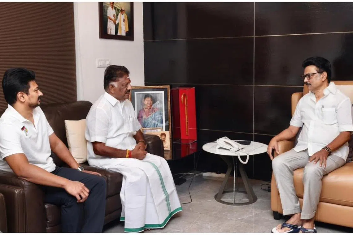 அரசியலில் நிரந்தர நண்பர், பகைவர் இல்லை: ஓபிஎஸ்