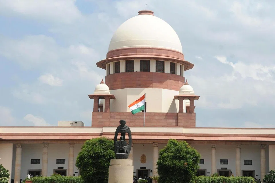 எந்த வேலையும் செய்யாமலேயே மக்களுக்கு அரிசியும் பணமும் கிடைப்பதாக உச்ச நீதிமன்ற நீதிபதிகள் குறிப்பிட்டனர்.